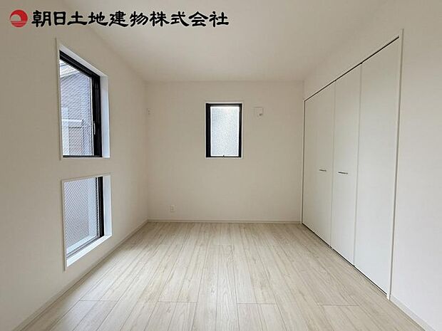 子ども部屋にもクローゼットがあるので、早くから「自分で片付け」の習慣が身につけられます。
