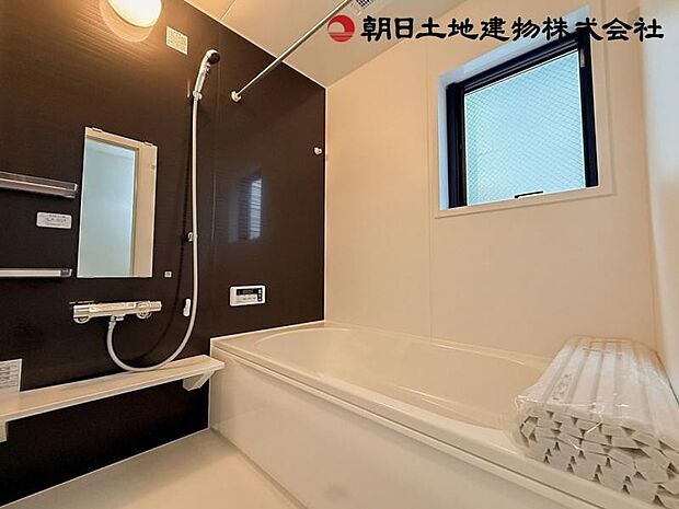 浴室暖房、浴室乾燥、衣類乾燥、涼風と、4つの機能で快適なバスタイムを演出します。