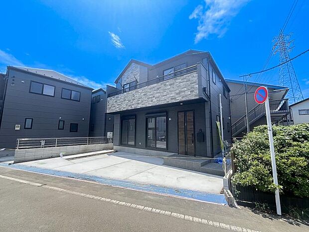 第1種低層住居専用地域に位置し、周辺に高層建築物が無いのも嬉しいですね。