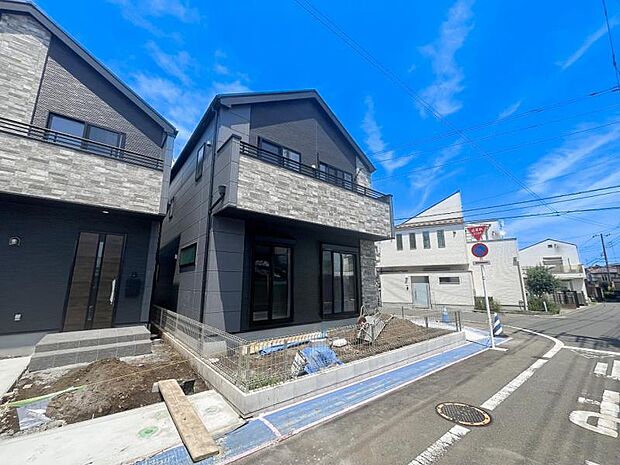 第1種低層住居専用地域に位置し、周辺に高層建築物が無いのも嬉しいですね。