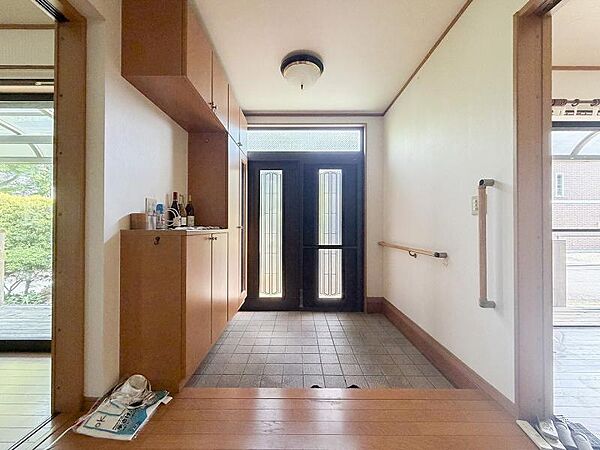 収納力豊富なシューズクローゼットもある清潔感があふれる玄関です。