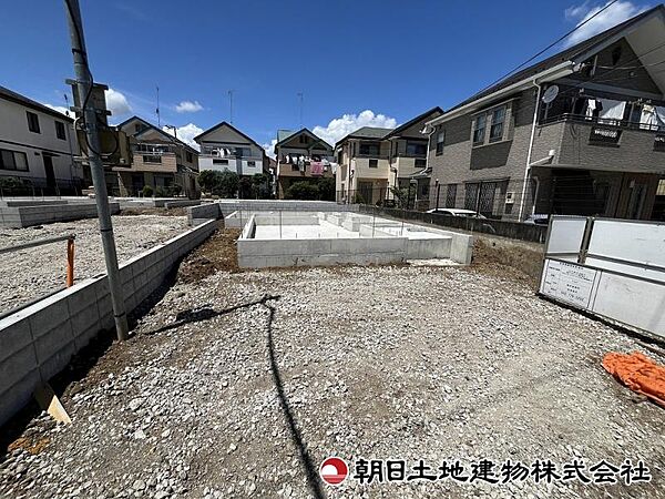 南東向きにつき陽当たり、採光良好