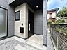 玄関：家の顔となる玄関は、格調高いデザイン性が求められます。