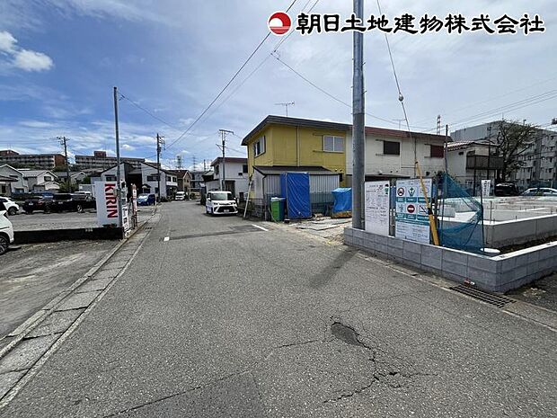 前面道路はゆったり6メートル
