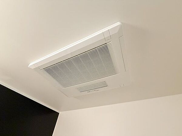 天気を気にせず洗濯物を乾かせる浴室乾燥機能を搭載