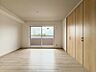 室内：使いやすい洋室には収納付き