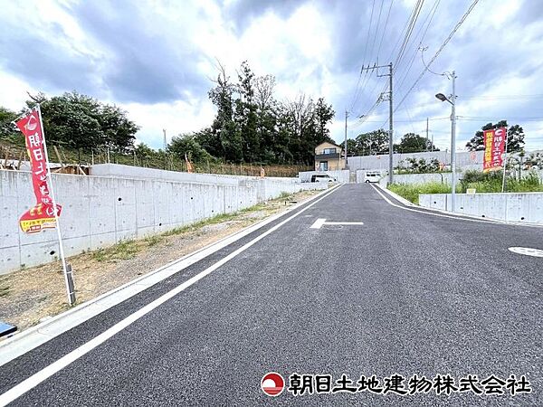 ゆったりした開発分譲地の6メートル道路