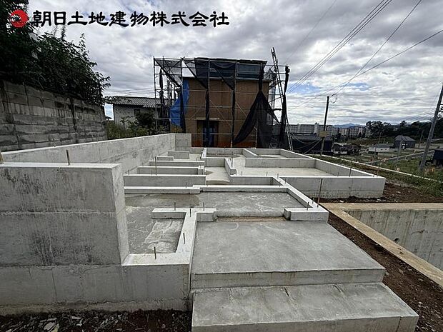 ひな壇につき陽当たり良好