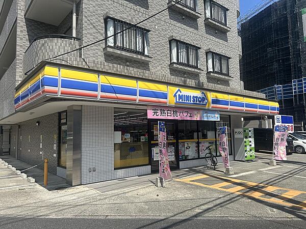 ミニストップ・徒歩１分