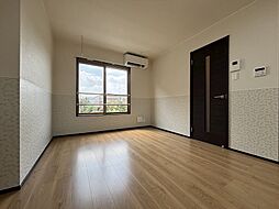 Evolution II 102 1階1LDKのリビング/ダイニング