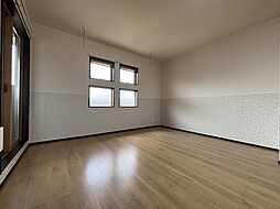 Evolution II 202 2階1LDKのリビング/ダイニング