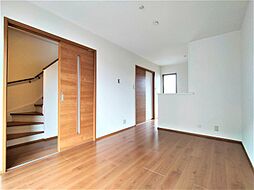 リーヴァ　ファミーユ（Riva Famile）　B 102 2階2LDKのリビング/ダイニング