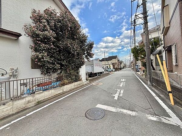 車通りが少なく落ち着いた住環境です！R8.5月撮影
