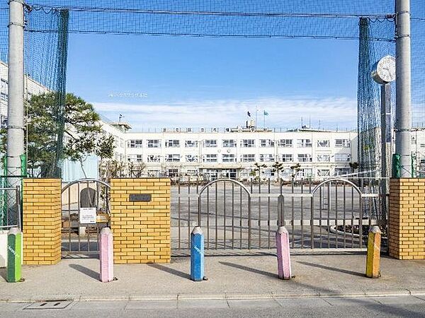 足立区立花畑小学校 徒歩8分。 640m