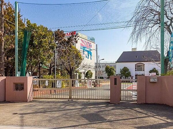 足立区立弥生小学校 徒歩3分。 220m