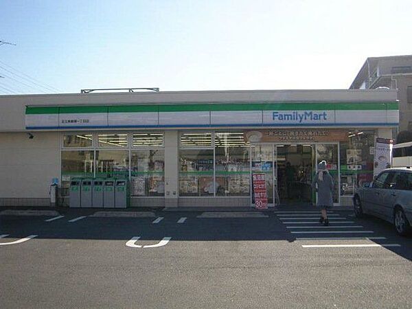 ファミリーマート足立東綾瀬一丁目店 徒歩5分。 360m