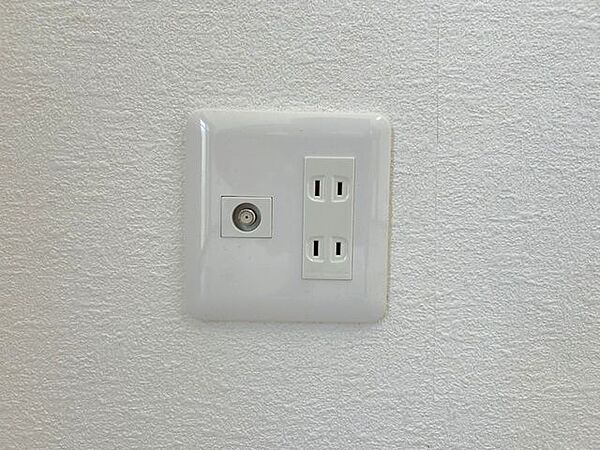 【リフォーム済】全居室にコンセント、TVジャック、エアコン専用コンセントを設置いたします。生活してみないと気付かない部分もカバーしています。