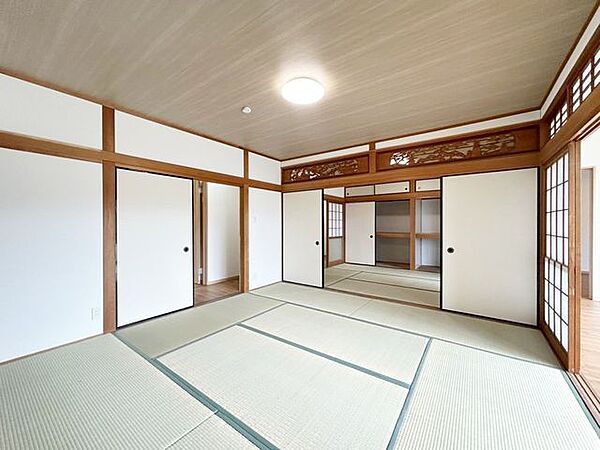 【リフォーム済】和室の写真です。閑静な住宅地は、周囲の騒音も少なく、落ち着いた雰囲気です。