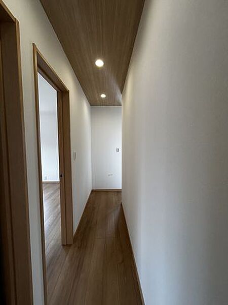 【リフォーム済】2階廊下の写真です。