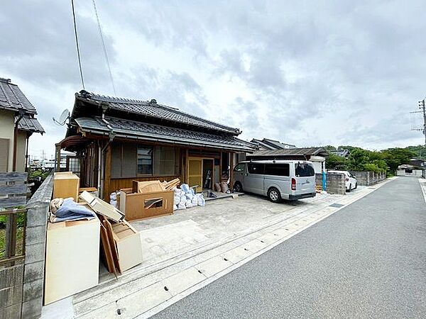 【リフォーム中7月17日更新】駐車場の写真です。駐車場拡張いたしました。駐車2台以上可能です！