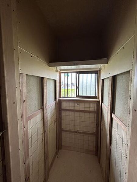 【リフォーム中7月17日更新】トイレの写真です。クローゼットに間取り変更を行います。