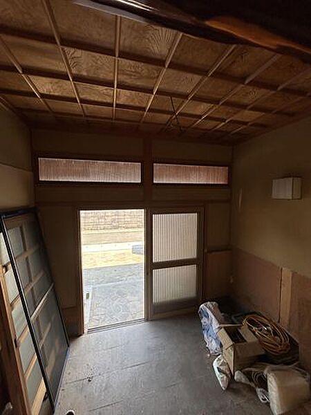 【リフォーム中7月17日更新】玄関の写真です。靴箱を新設いたします。広い玄関は急な来客にも対応できますね。