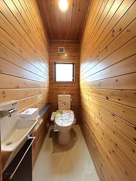 【リフォーム済】1階のトイレは新品交換しました。直接肌に触れるトイレは新品が嬉しいですよね。