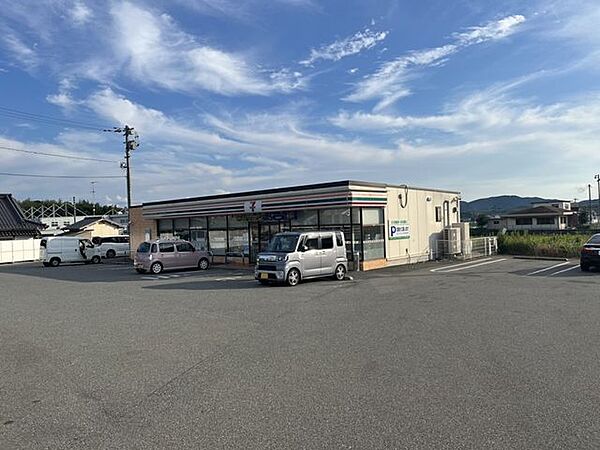 当物件からセブンイレブン田川宮馬場店まで車で4分(2000ｍ)。 1860m