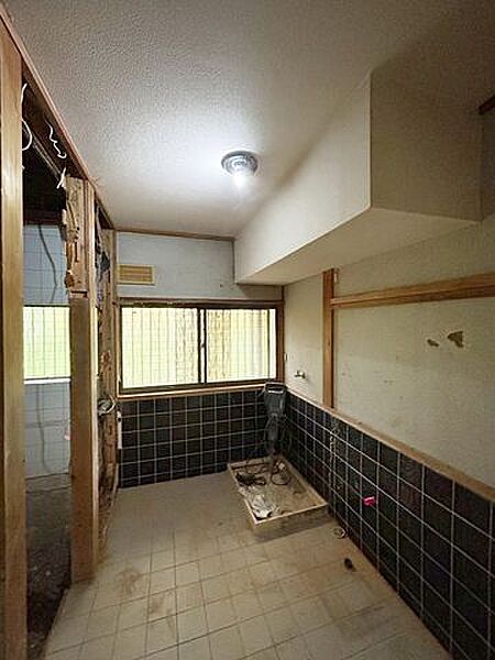 【リフォーム中8/3更新】洗面脱衣所の写真です。照明を新品交換いたします。