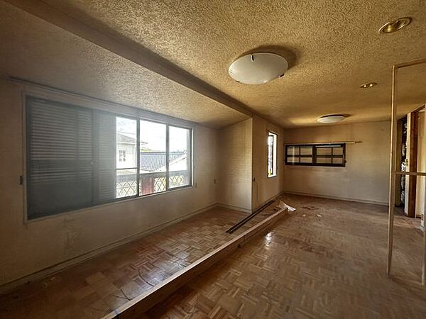 【リフォーム中】8/3更新 2階洋室の写真です。2階は2部屋から3部屋に変更し、全居室に収納を作ります。