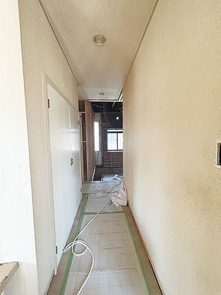 【リフォーム中】9/13更新　1階階段廊下の写真です。