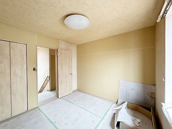【リフォーム中】9/13更新　2階洋室4.5帖の写真です。2階は2部屋から3部屋に変更し、全居室に収納を作ります。