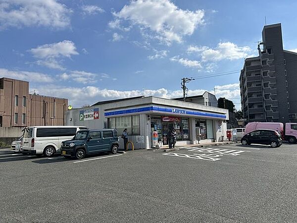 【コンビニ】当物件から2300ｍ(車約5分)先にローソン田川後藤寺店があります。