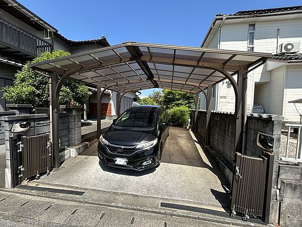 【リフォーム中】8/24撮影　駐車場の写真です。駐車2台可能になります。
