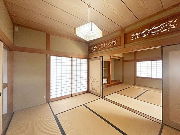 【リフォーム前】1階和室続き間の別角度写真です。