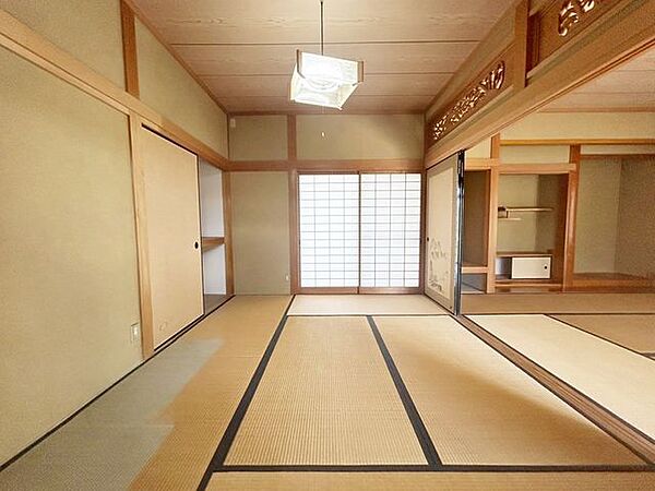 【リフォーム前】和室続き間、6帖和室の写真です。