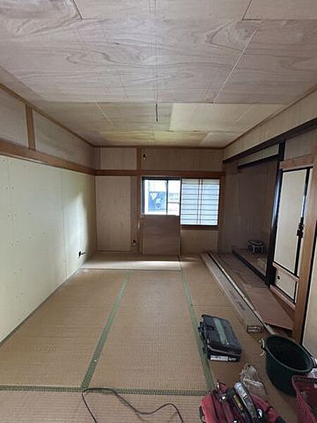 【リフォーム中】9/19更新　和室は畳の表替えを行い、クロスを張り替えます。