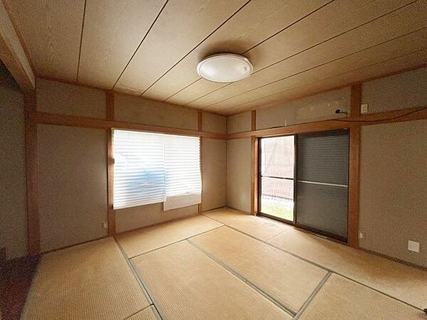 【リフォーム前】和室の別角度写真です。