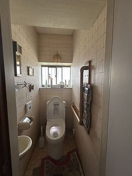 【リフォーム前】現況のトイレの写真です。