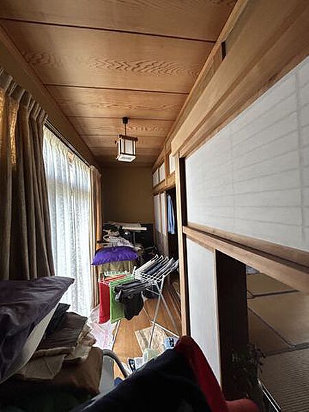 【リフォーム前】現況の広縁の写真です。隣接する和室を含めて12.5帖の洋室に間取り変更する予定です。