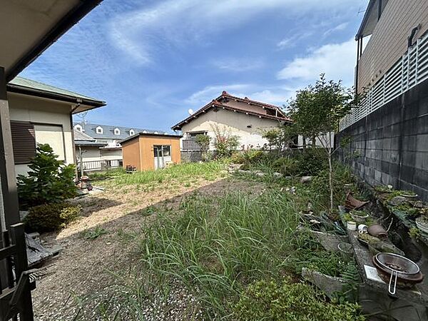 【リフォーム前】現況の庭の写真です。