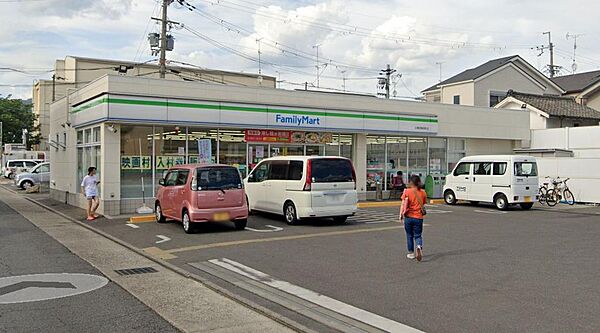 ファミリーマート太秦西蜂岡町店 約400m