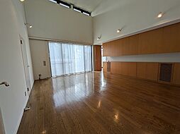 丹波島中古住宅 4SLDKのリビング/ダイニング