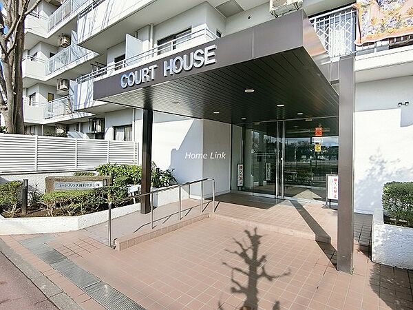 裏手に流れる石神井川沿いや緑豊かな城北中央公園など自然が豊かな環境です。