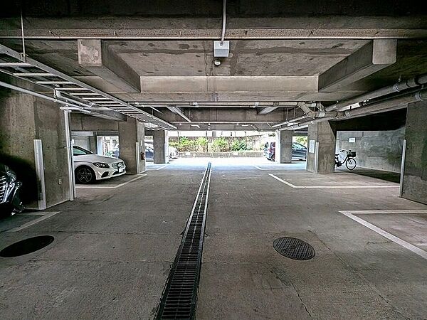 駐車場。