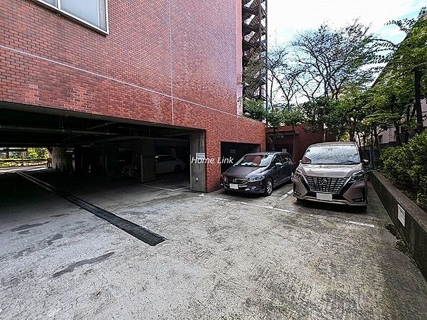 駐車場。
