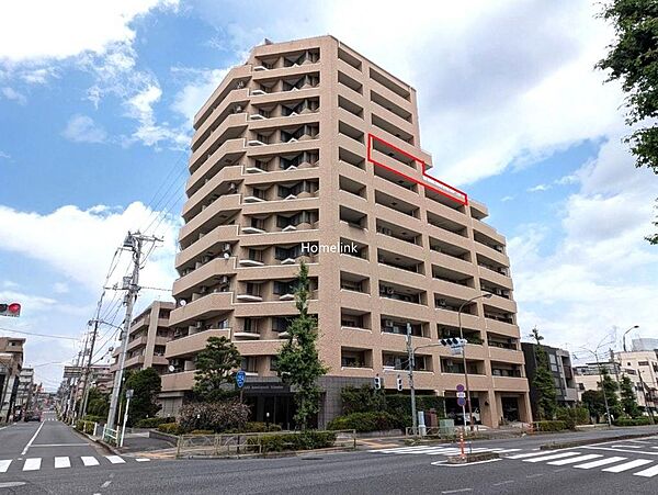 【外観】対象住戸は赤線で囲んだ位置です。12階建ての9階、南向きで川越街道に面しています。上層階は住戸が減り、それによりできたルーフバルコニー付きのお部屋です。