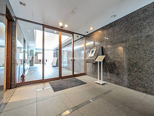 板橋本町駅地上4番出入り口から徒歩4分、マンションから徒歩5分圏内にスーパーライフとコモディイイダ、オーケーストアも10分以内です。