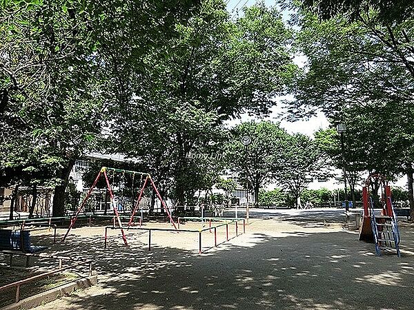高島平九丁目第二公園240m