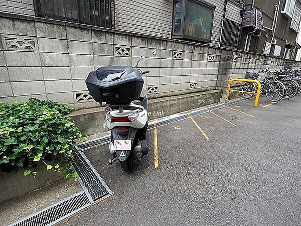 バイク置場。